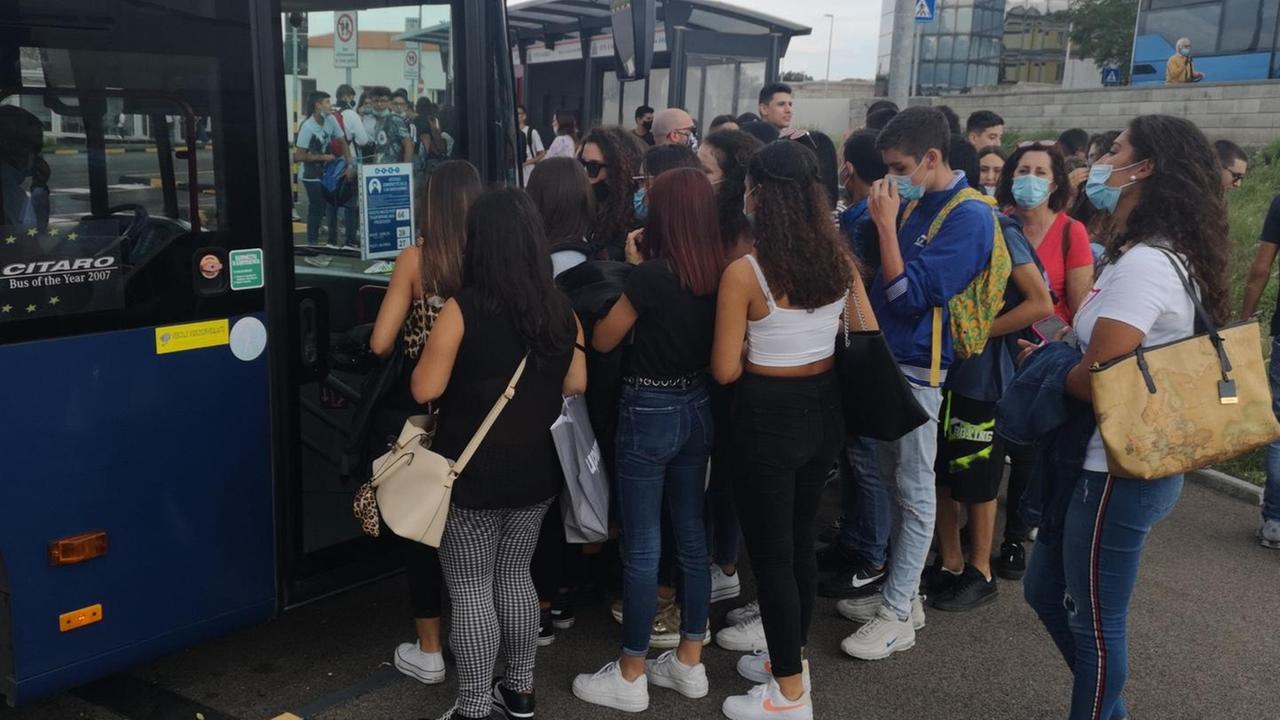 Trasporto studenti via libera ai bus privati