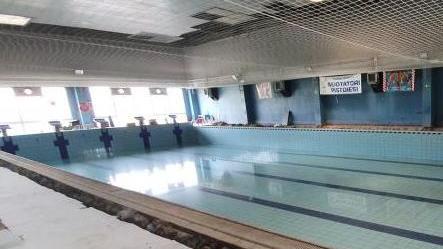 Pistoia, apre e subito chiude la piscina Boario: guai all’impianto dell’acqua calda
