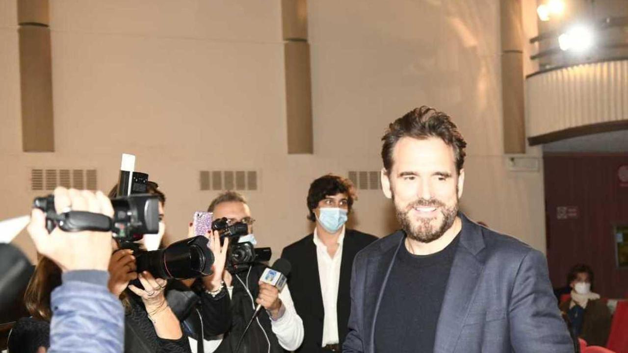 Matt Dillon incanta la platea dell’Astra: «Lucca è bella e rispetta il distanziamento»