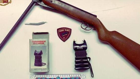 Sequestro di armi e stupefacenti Spunta anche un taser