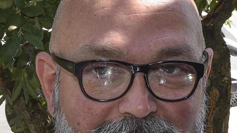 Venti automobili sfregiate su tutta la fiancata