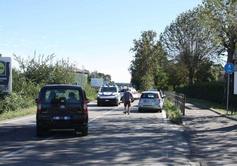 Frontale tra auto, tre feriti