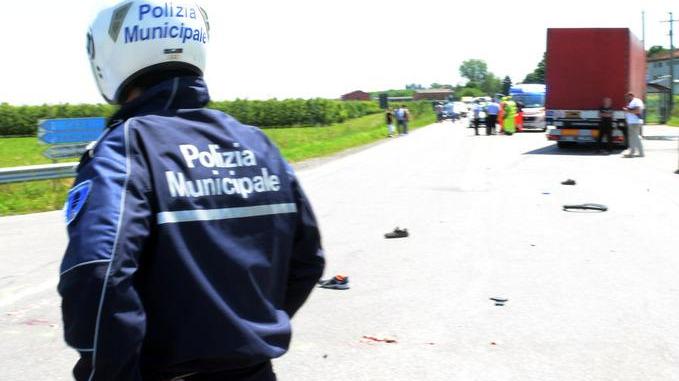 Incidenti nella notte, due giovani feriti