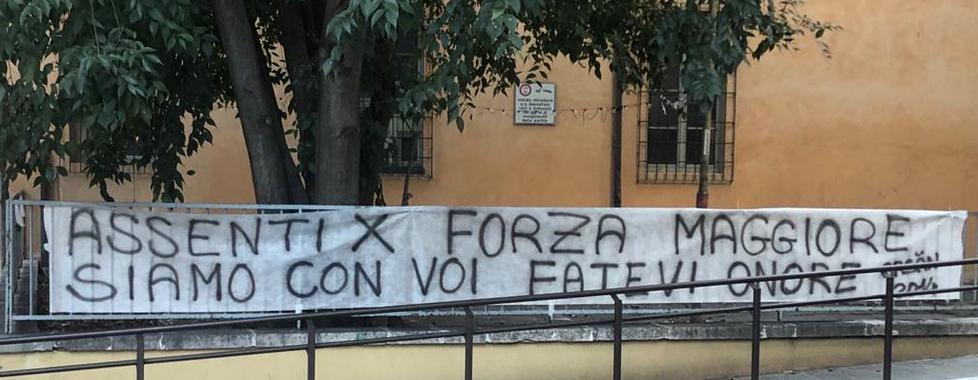 Il messaggio degli Arsan davanti al pala Bigi 