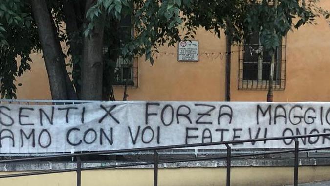 Il messaggio degli Arsan davanti al pala Bigi