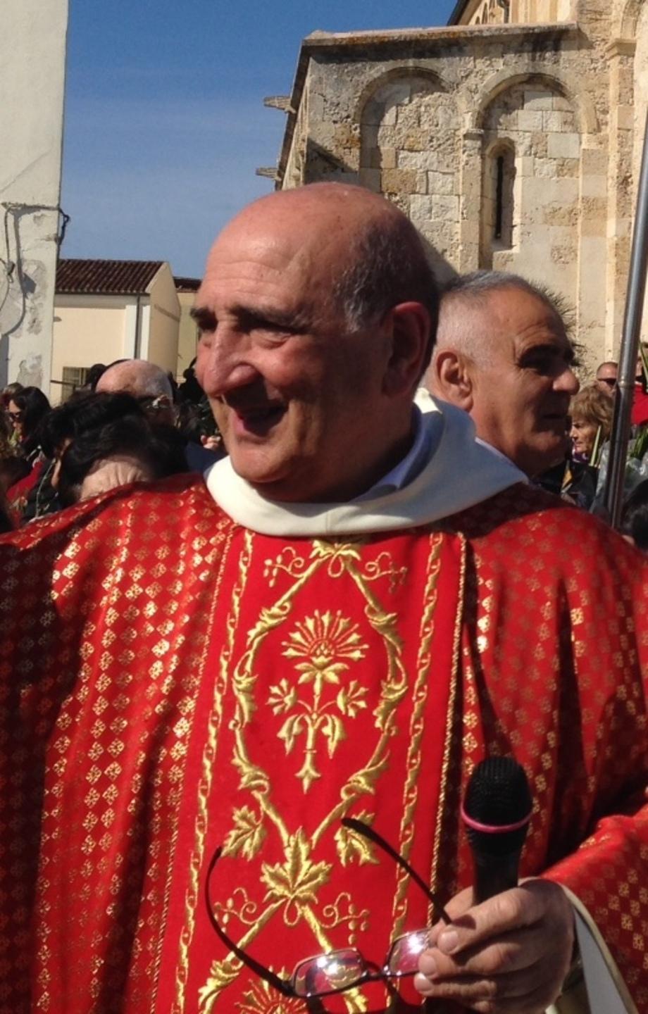 Oggi l’ultima messa di don Mario a San Gavino 