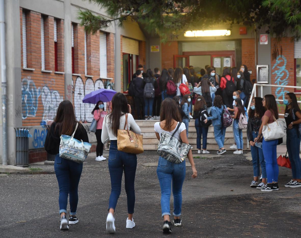 Pochi mezzi e posti in piedi 