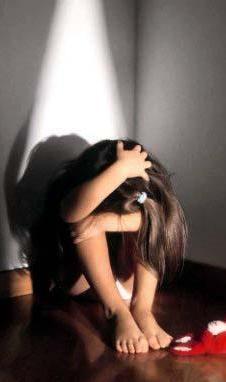 Insegnante di canto accusata di violenza 