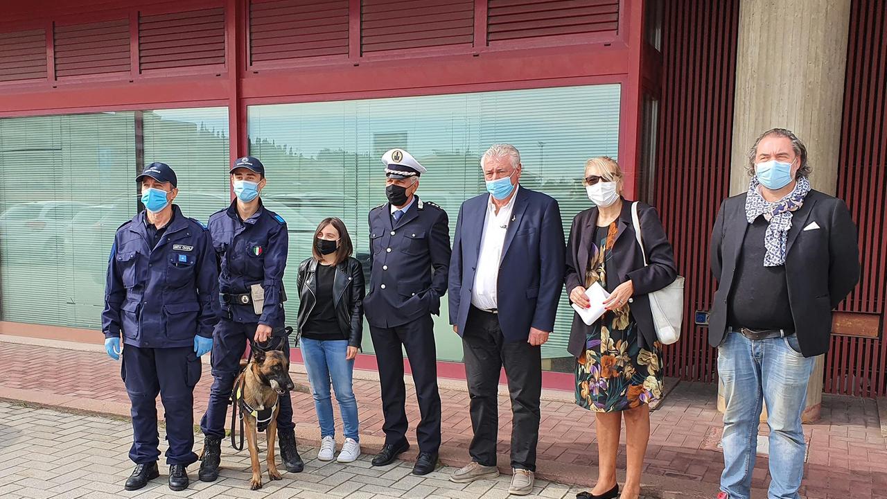 Sassuolo, una nuova arma contro lo spaccio: è arrivato Hector il cane antidroga della polizia locale