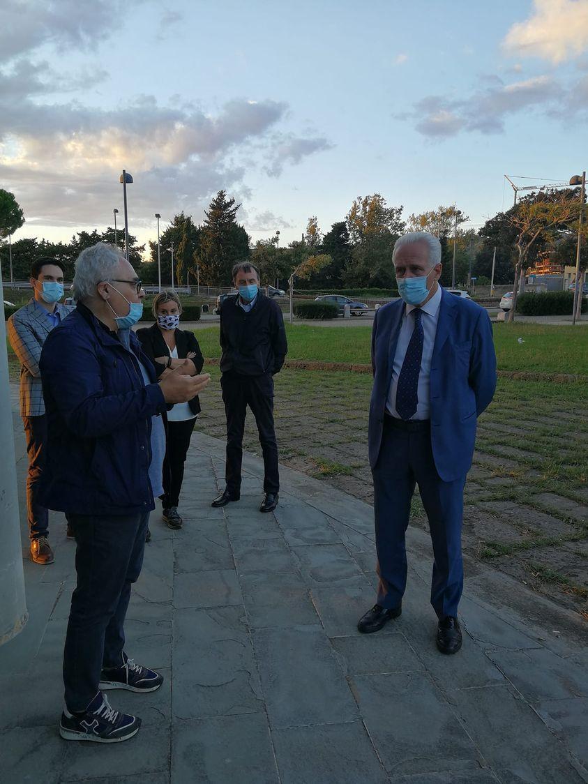 Maltempo a Rosignano, Giani in visita nella zona colpita: "Chiesto lo stato di emergenza" 