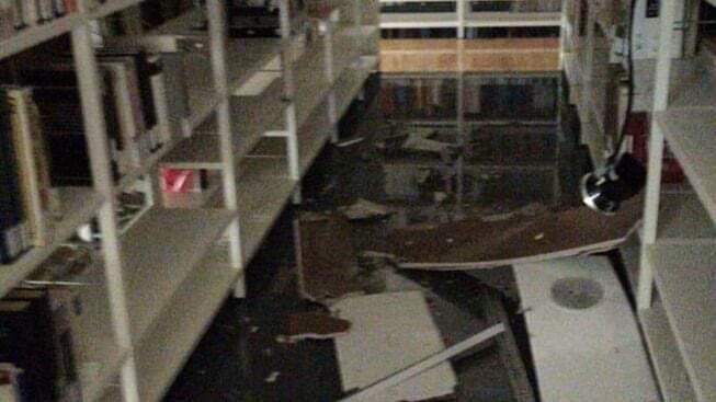 Cagliari, crolla il controsoffitto della biblioteca della facoltà di Ingegneria