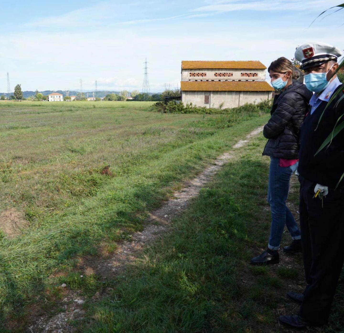 La piccola radura in cui è stato trovato domenica mattina il corpo senza vita del 53enne fucecchiese  (foto Franco Silvi)