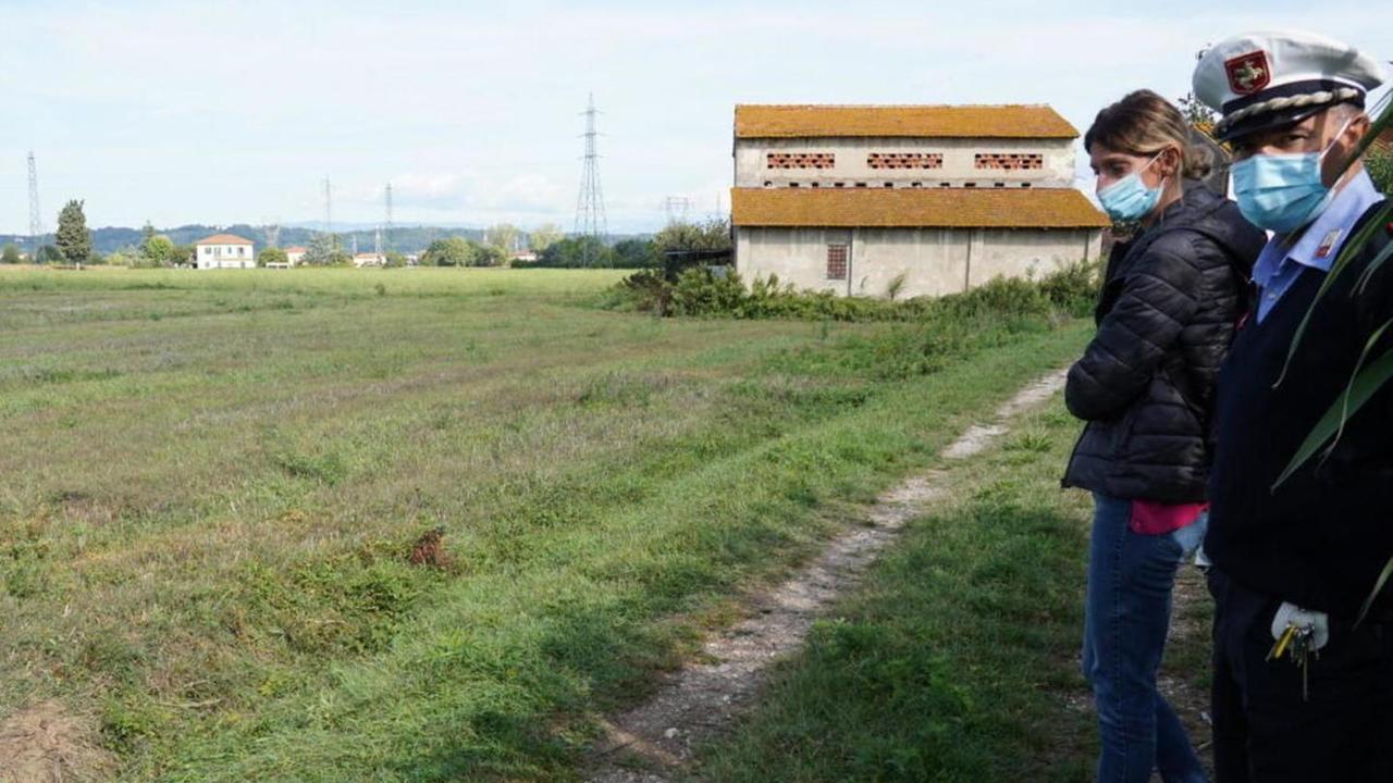 La piccola radura in cui è stato trovato domenica mattina il corpo senza vita del 53enne fucecchiese (foto Franco Silvi)