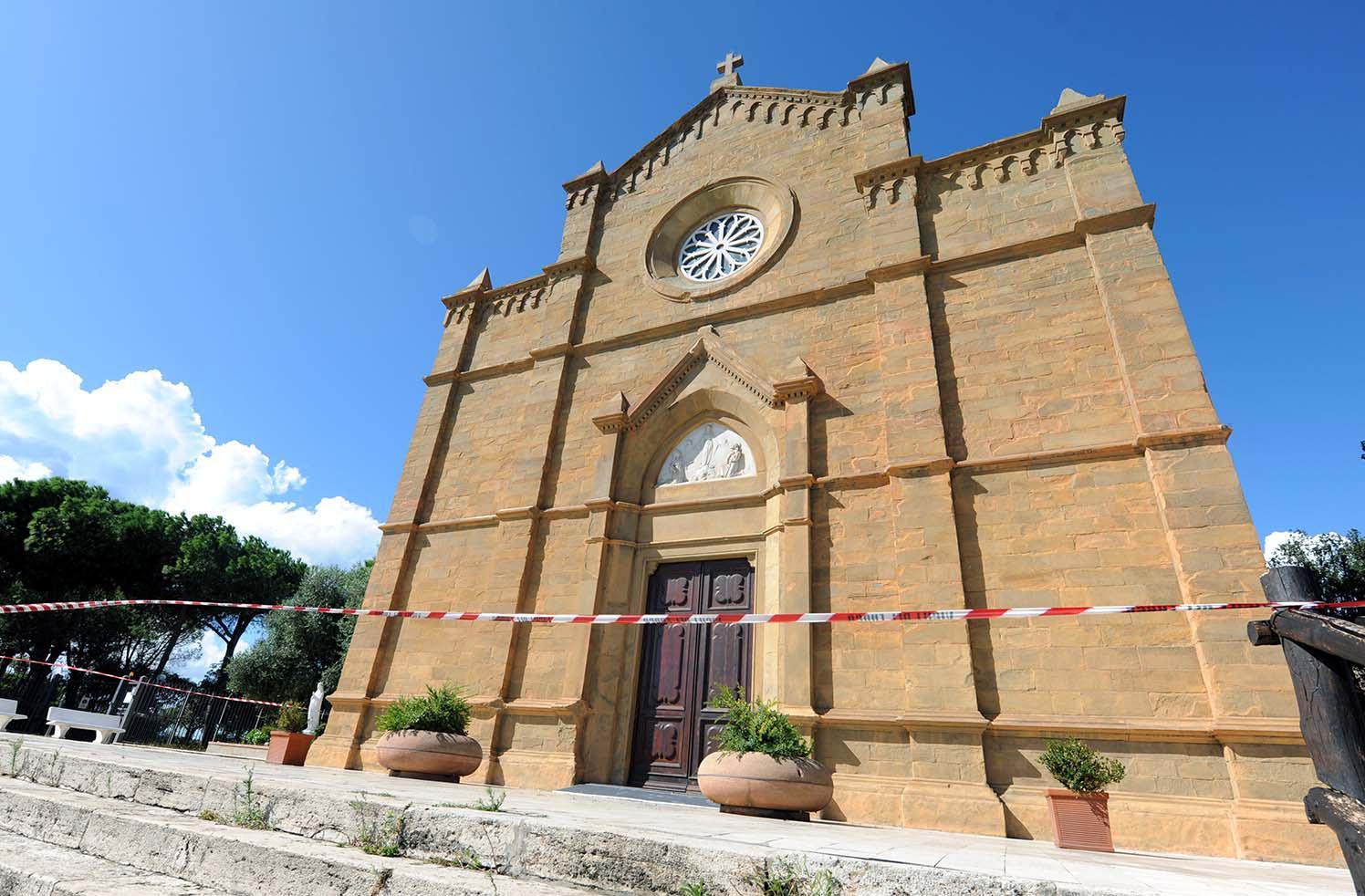 La chiesa dell'Immacolata è inagibile (foto Paolo Barlettani)