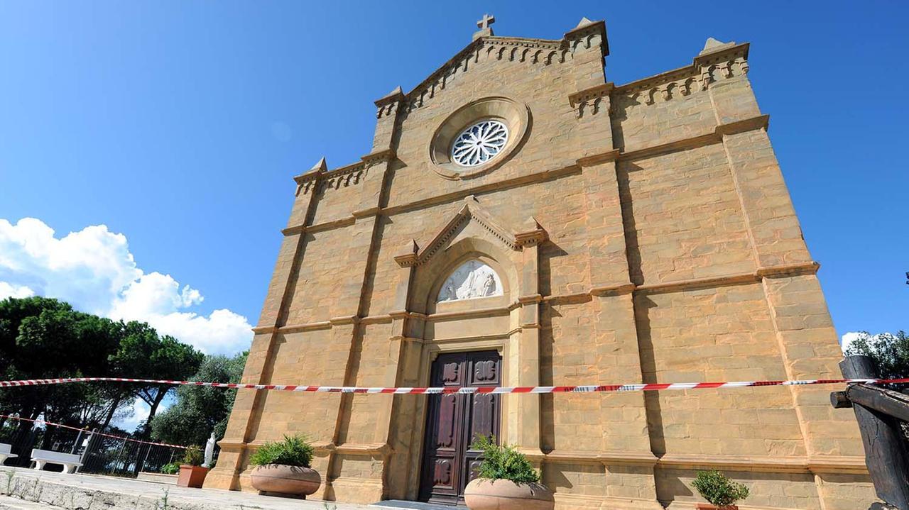 La chiesa dell'Immacolata è inagibile (foto Paolo Barlettani)