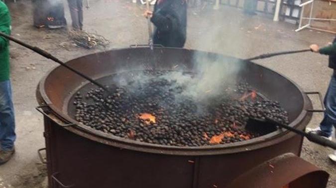 La pandemia ferma la festa della castagna