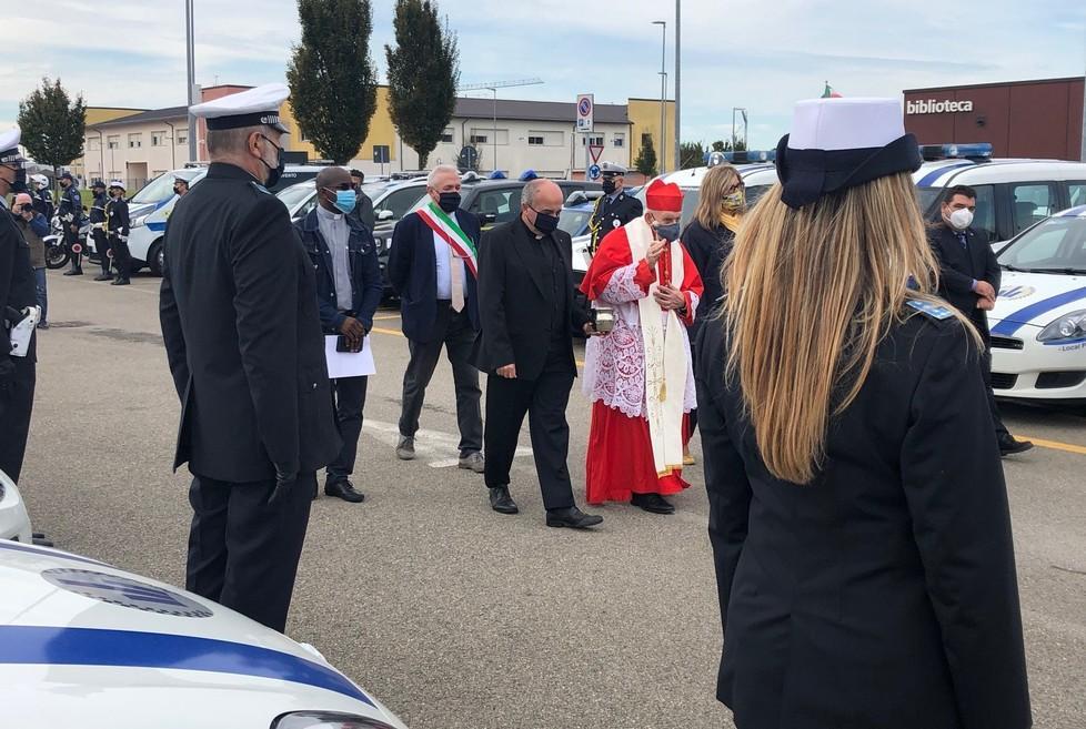 Benedizione alla sede della polizia locale a Mirandola aspettando la nuova 