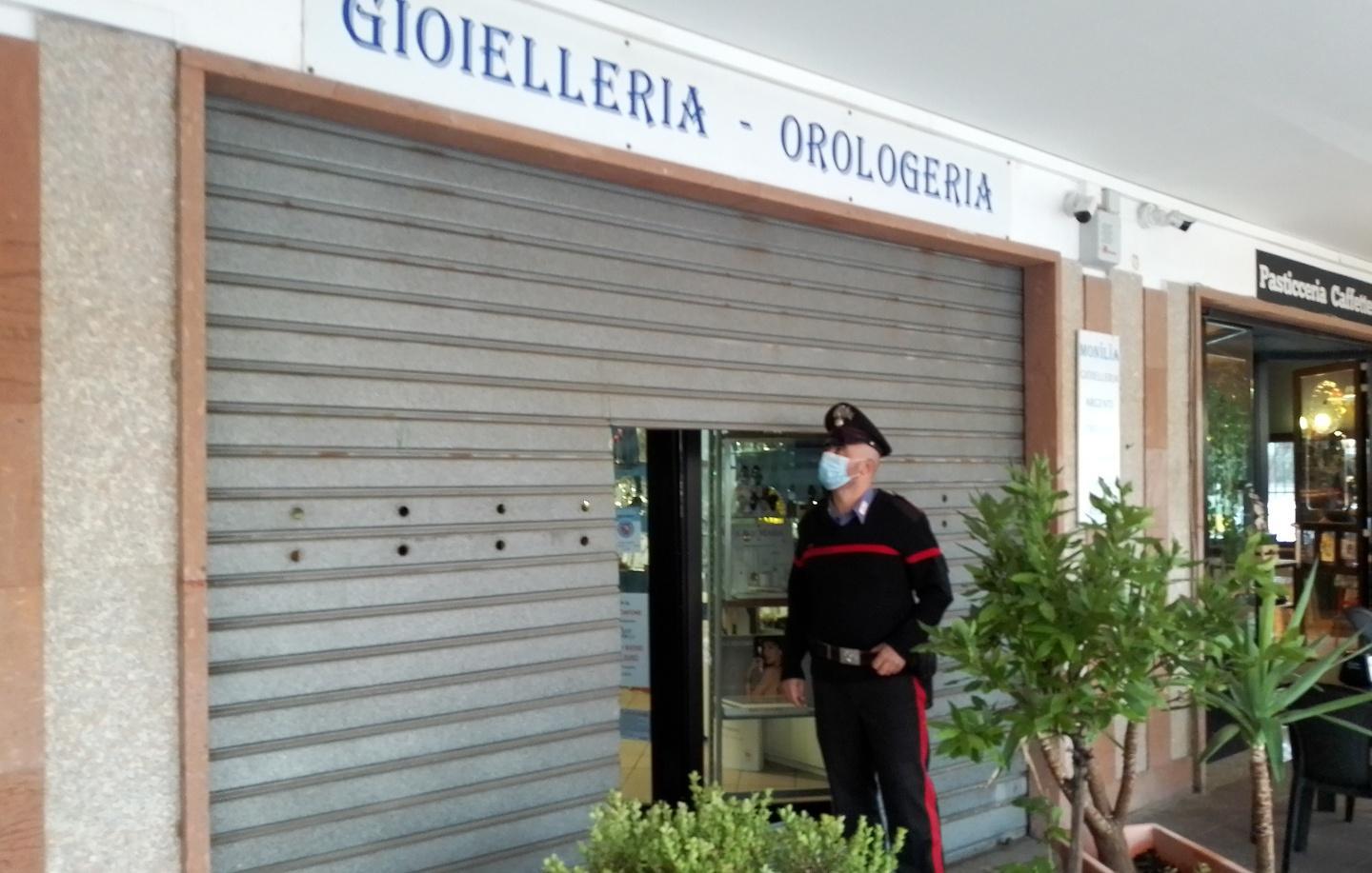Furto con “spaccata” a Sorso 