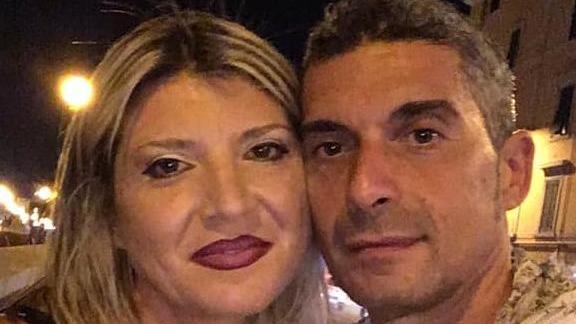 Al telefono col 118 tiene in vita il marito con l’infarto: «Voglio che torni da me»