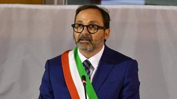 Coronavirus, obbligo di indossare mascherine h/24 anche all'aperto in tutto il comune di Massa