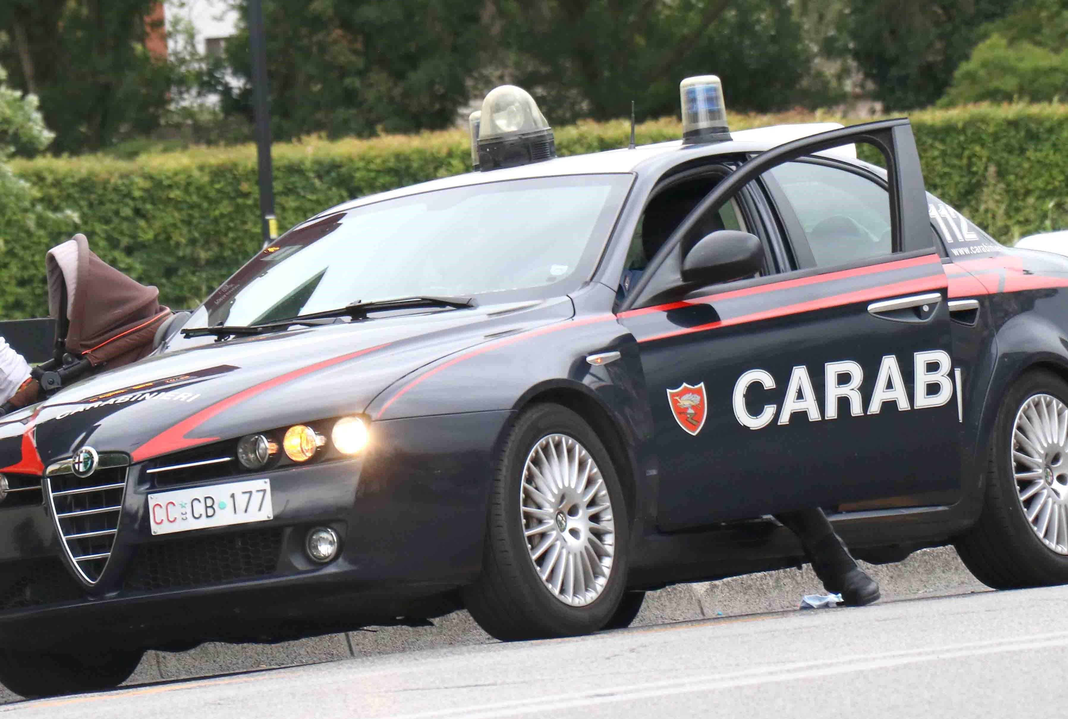 Un'auto dei carabinieri (foto archivio)