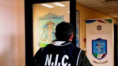 Ergastolano evade dal carcere di Porto Azzurro, arrestato alla stazione di Bologna