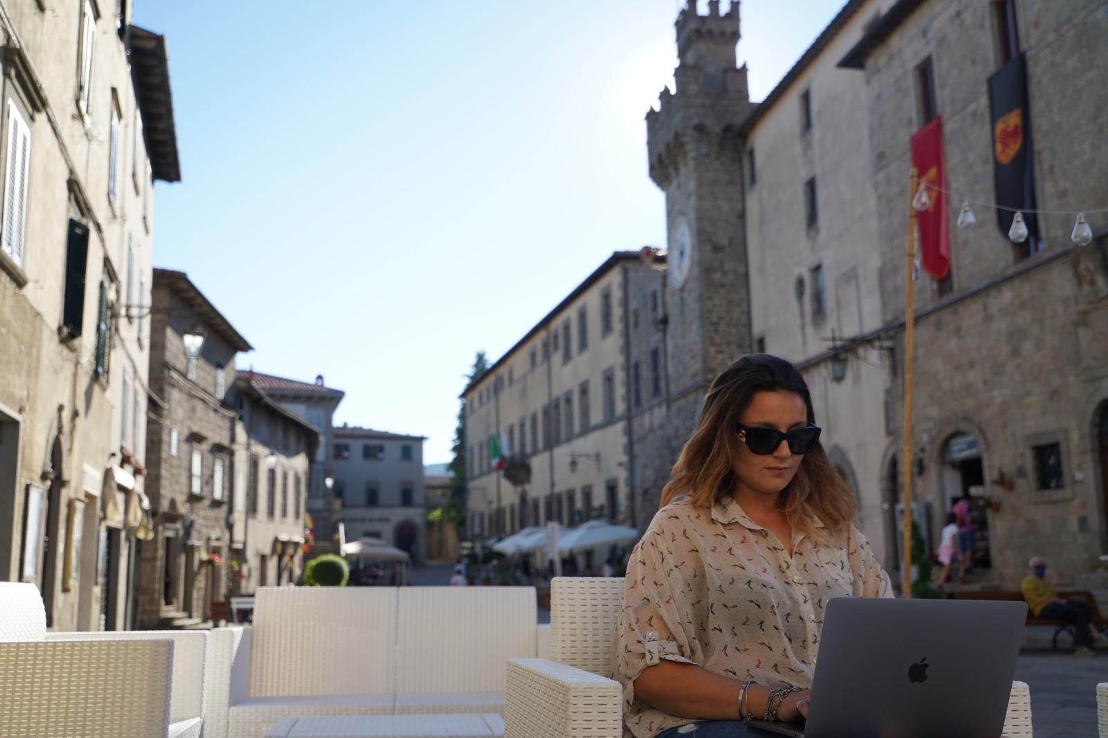 Santa Fiora è borgo smart working: incentivi a chi decide di trasferirsi 
