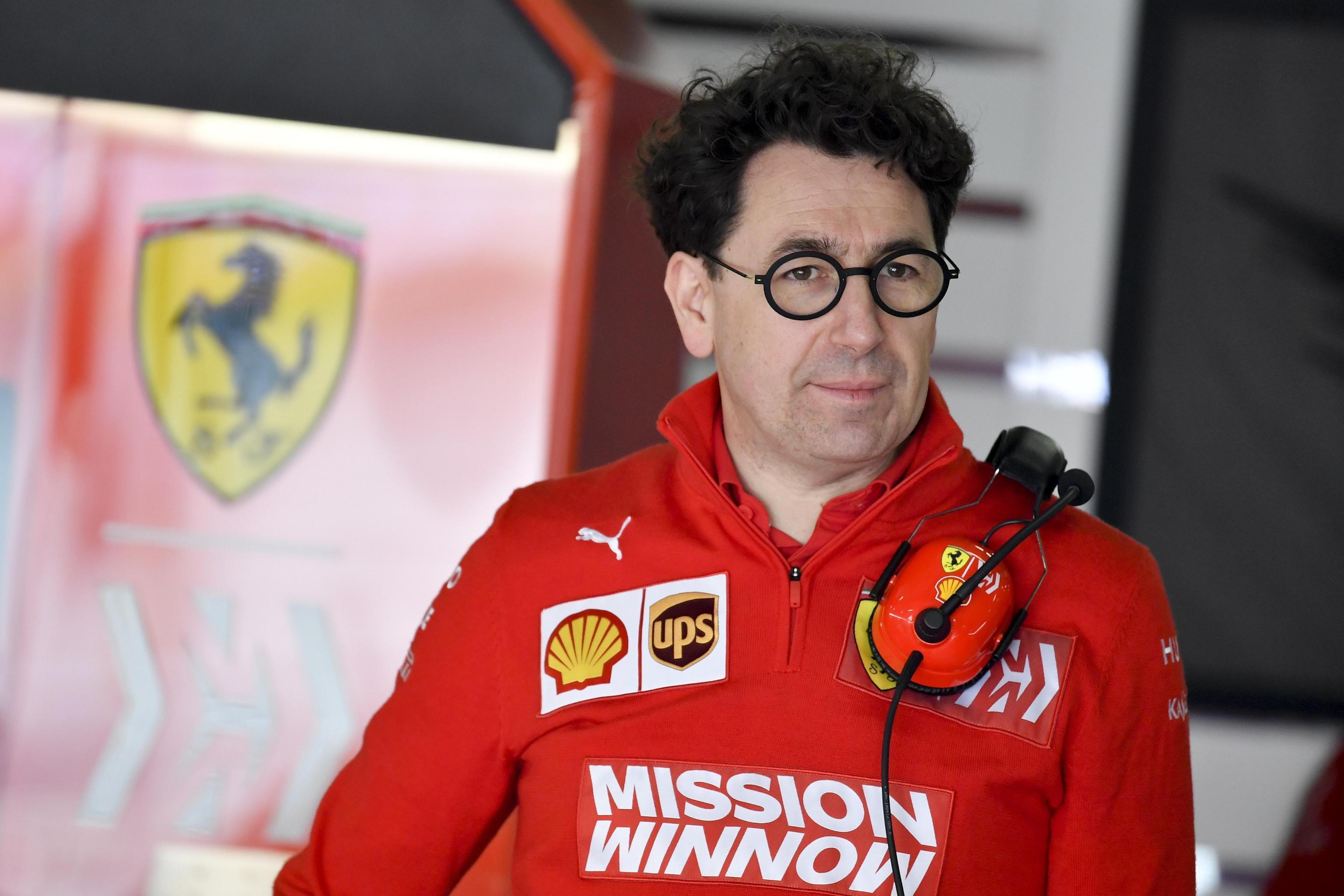 Binotto (Ferrari) flop in pista e... sulla strada. la sua auto lo lascia a piedi - VIDEO