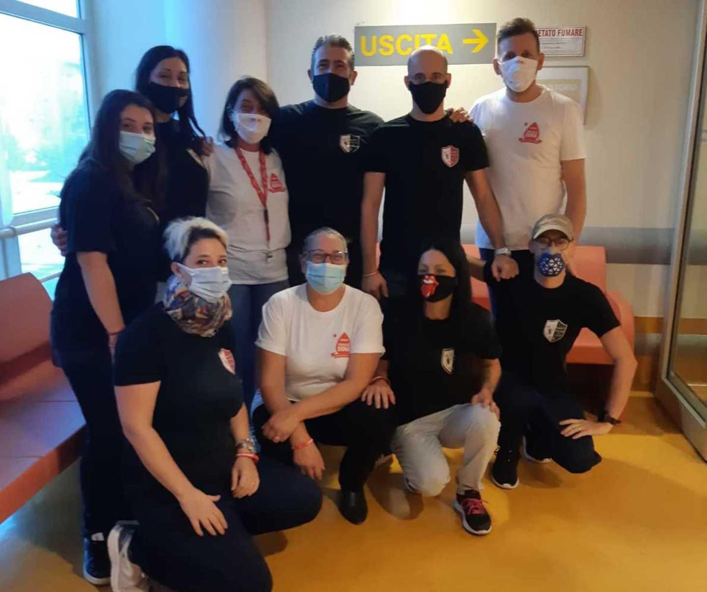 Una foto ricordo di alcuni dei protagonisti della bella iniziativa al centro trasfusionale del Lotti
