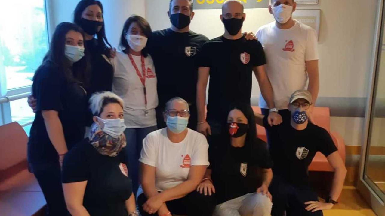 Una foto ricordo di alcuni dei protagonisti della bella iniziativa al centro trasfusionale del Lotti