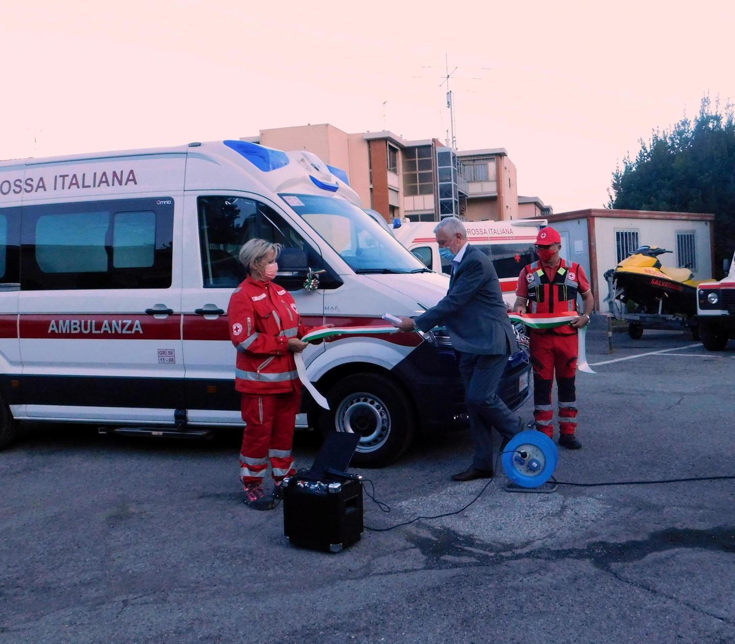 Festa grande alla Cri per la nuova ambulanza a disposizione della città 