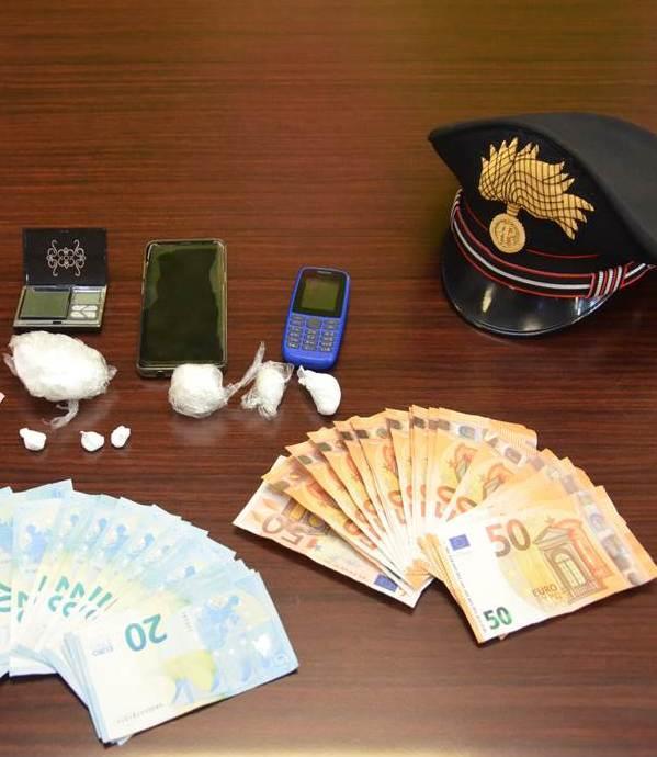 In un barattolo di riso nascondeva la cocaina: arrestato un 27enne