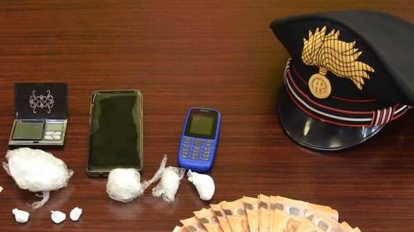 In un barattolo di riso nascondeva la cocaina: arrestato un 27enne