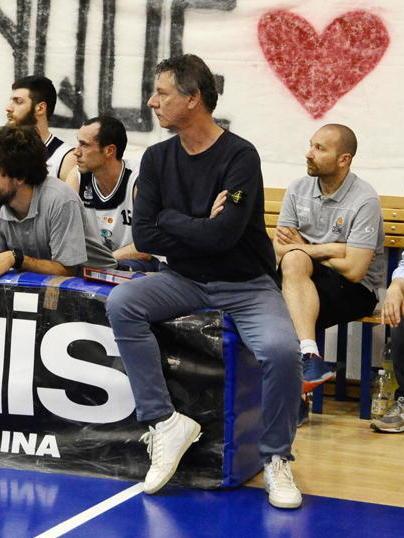 Basket Cecina firma un canestro da 3 punti «Un nuovo sponsor per crescere ancora» 
