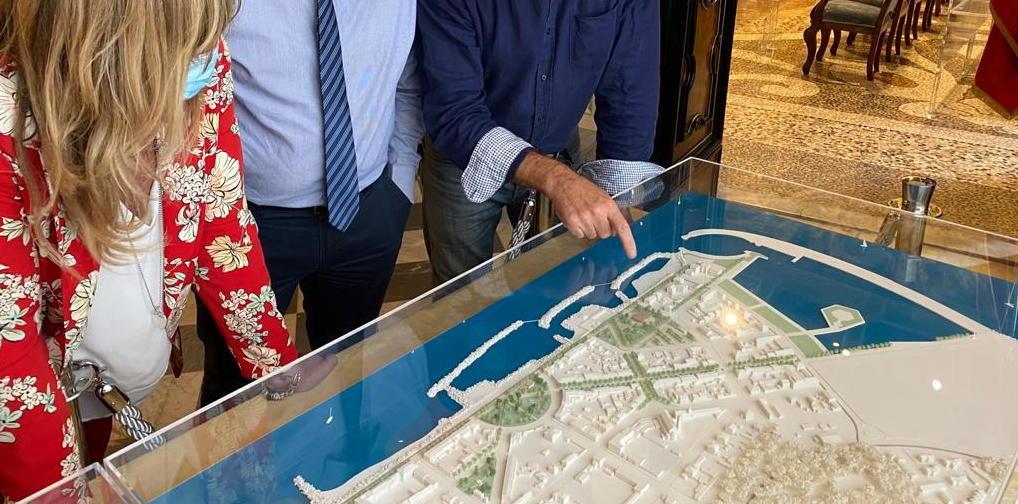 Svelato il nuovo look di piazza Viviani: il plastico in mostra