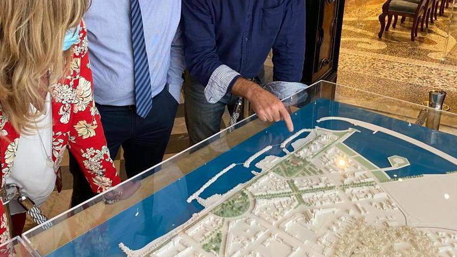 Svelato il nuovo look di piazza Viviani: il plastico in mostra