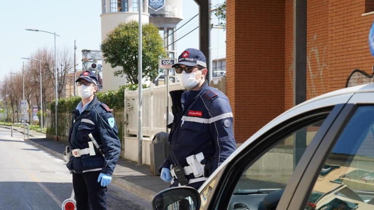 Ruba denaro e un pc in un ristorante, preso dopo l’inseguimento