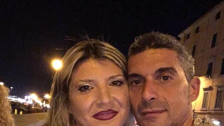 Al telefono col 118 tiene in vita il marito con l’infarto: «Voglio che torni da me»