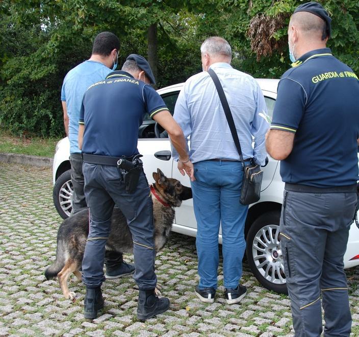 I cani antidroga non sbagliano Trovata cocaina: tre nei guai 