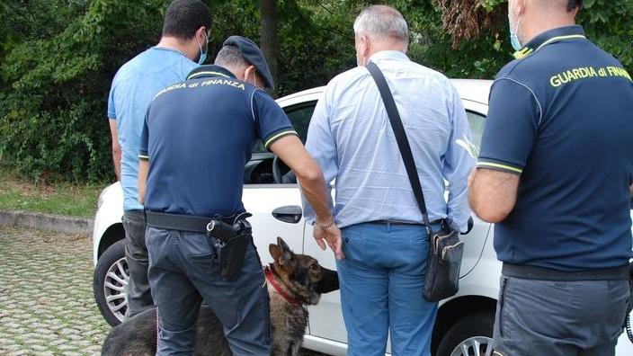 I cani antidroga non sbagliano Trovata cocaina: tre nei guai