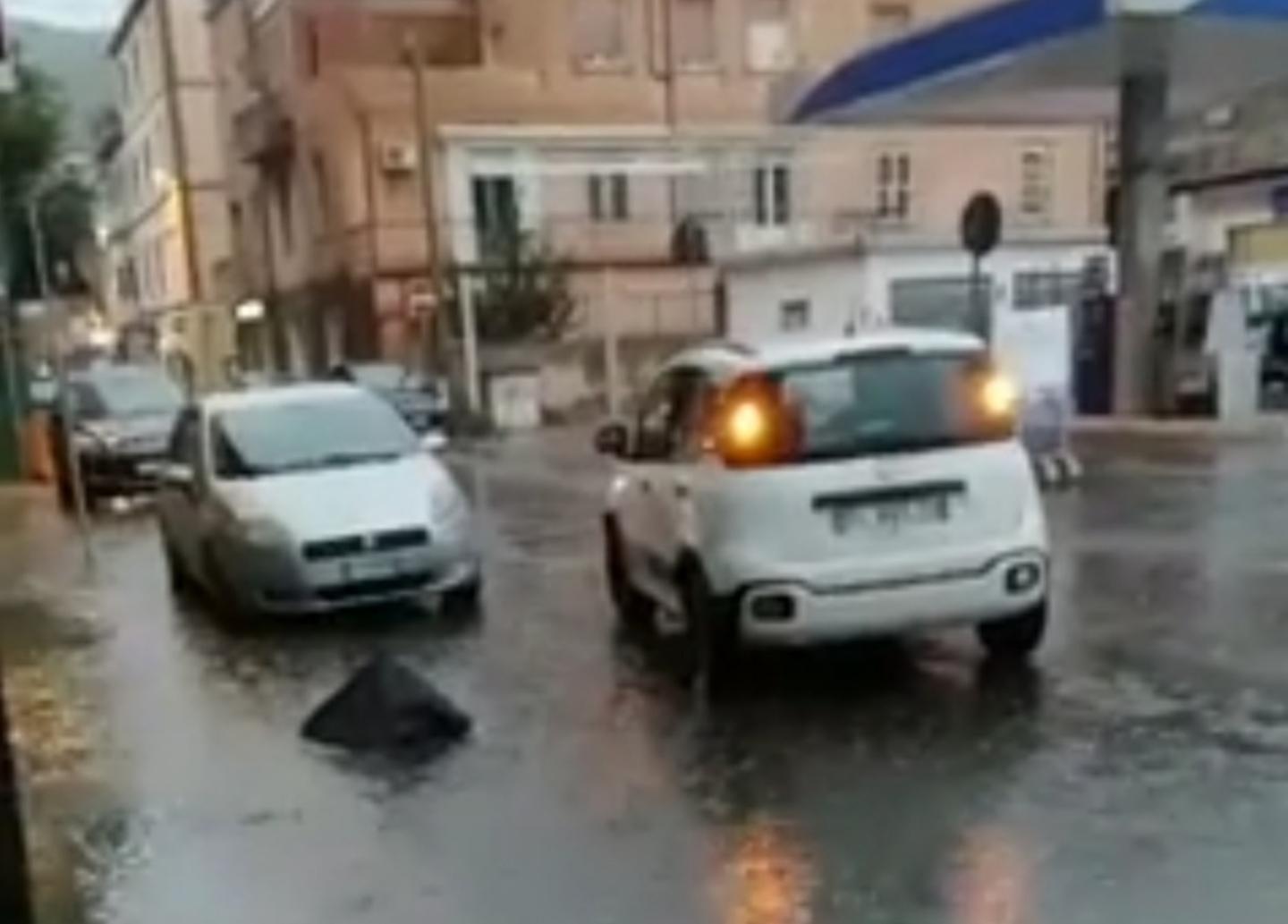 Bosa, il maltempo mette a dura prova scarichi e tombini
