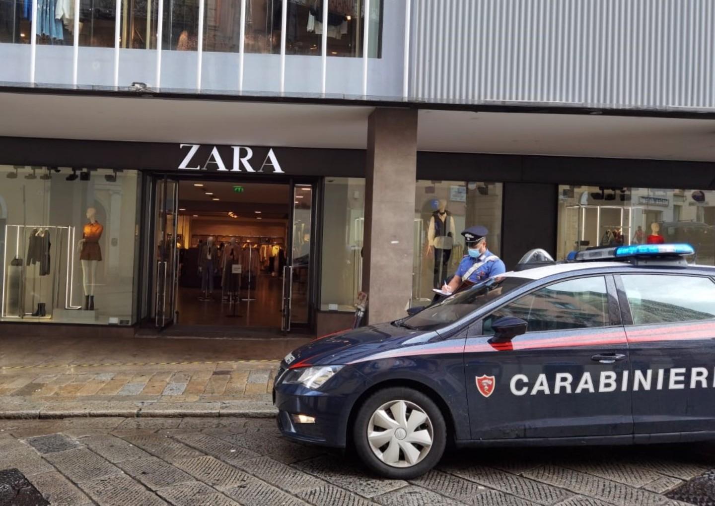 Ruba in centro e fugge: fermato da un carabiniere fuori servizio