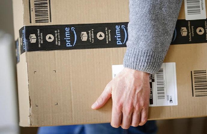Consegne di Natale: servono 100 corrieri per Amazon. I requisiti e come candidarsi