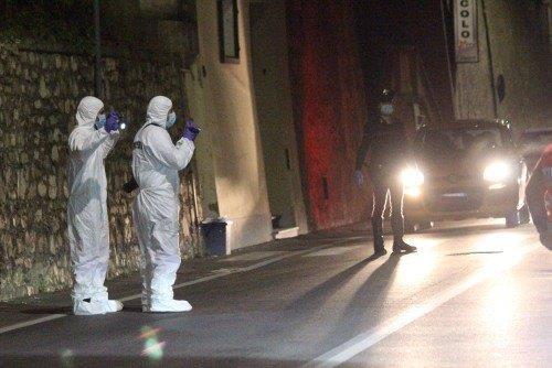 Le grida e poi il sangue nel cortile: «Sembrava un film dell’orrore» 