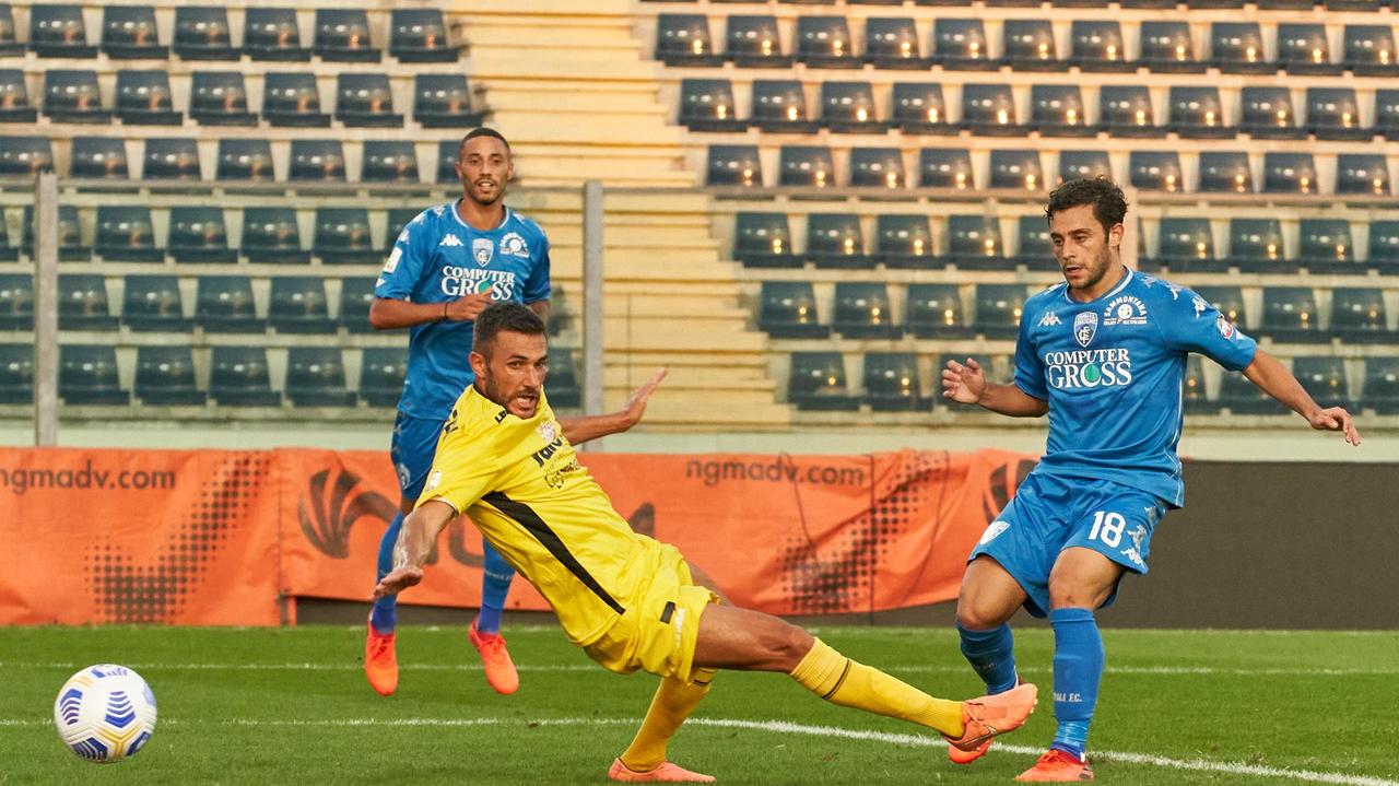 Il secondo gol di Merola (foto agenzia Carlo Sestini)