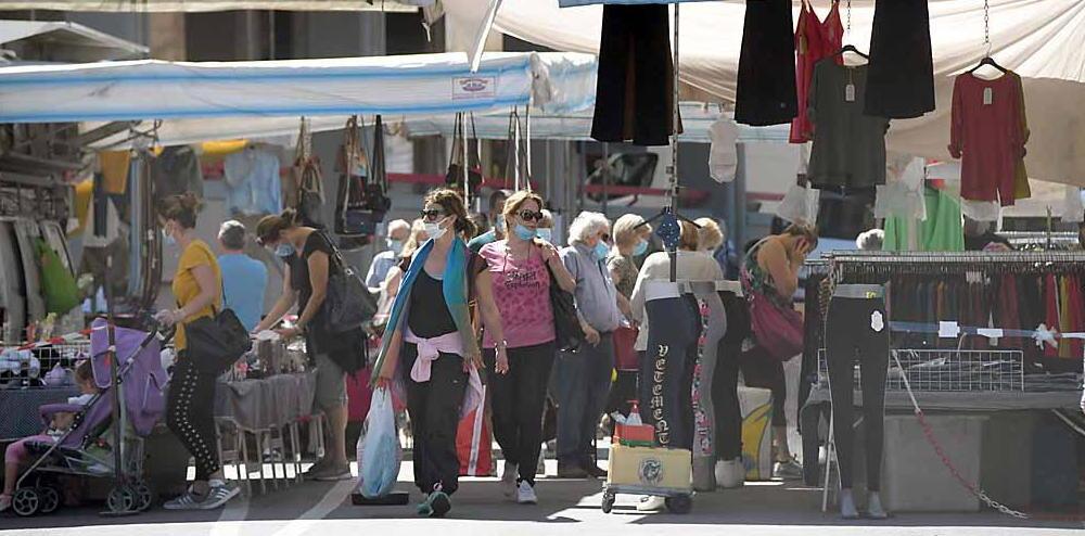 La mascherina diventa obbligatoria anche negli spazi all’aperto e 24 ore su 24 