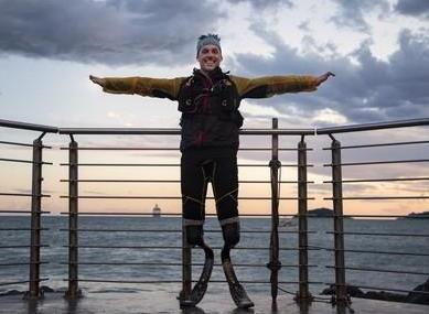 L’atleta paralimpico Lanfri cambia tre tipi di protesi per bici, corsa e trekking 