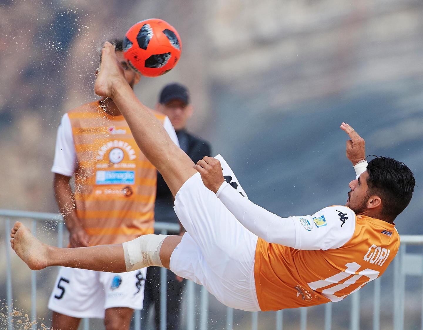 La lunga estate calda di Gabriele Gori sulle spiagge europee a suon di gol 