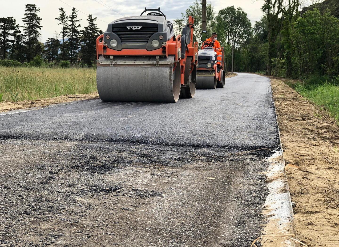 Ciclopista del Trammino iniziati i lavori finali con l’asfalto “natura”