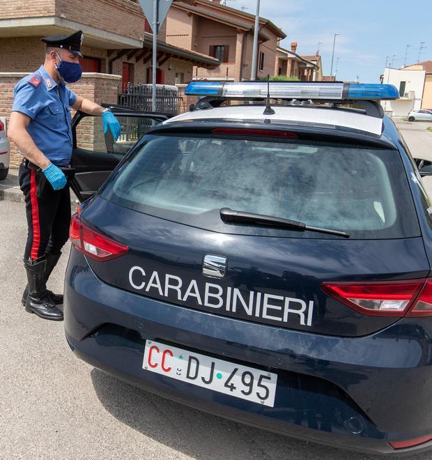 «L’acqua è avvelenata» L’anziana non ci crede e chiama i carabinieri 